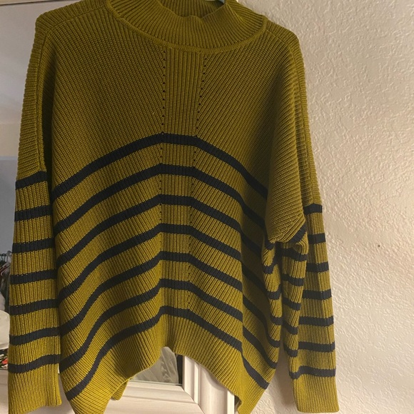 Sweater - Picture 2 of 3
